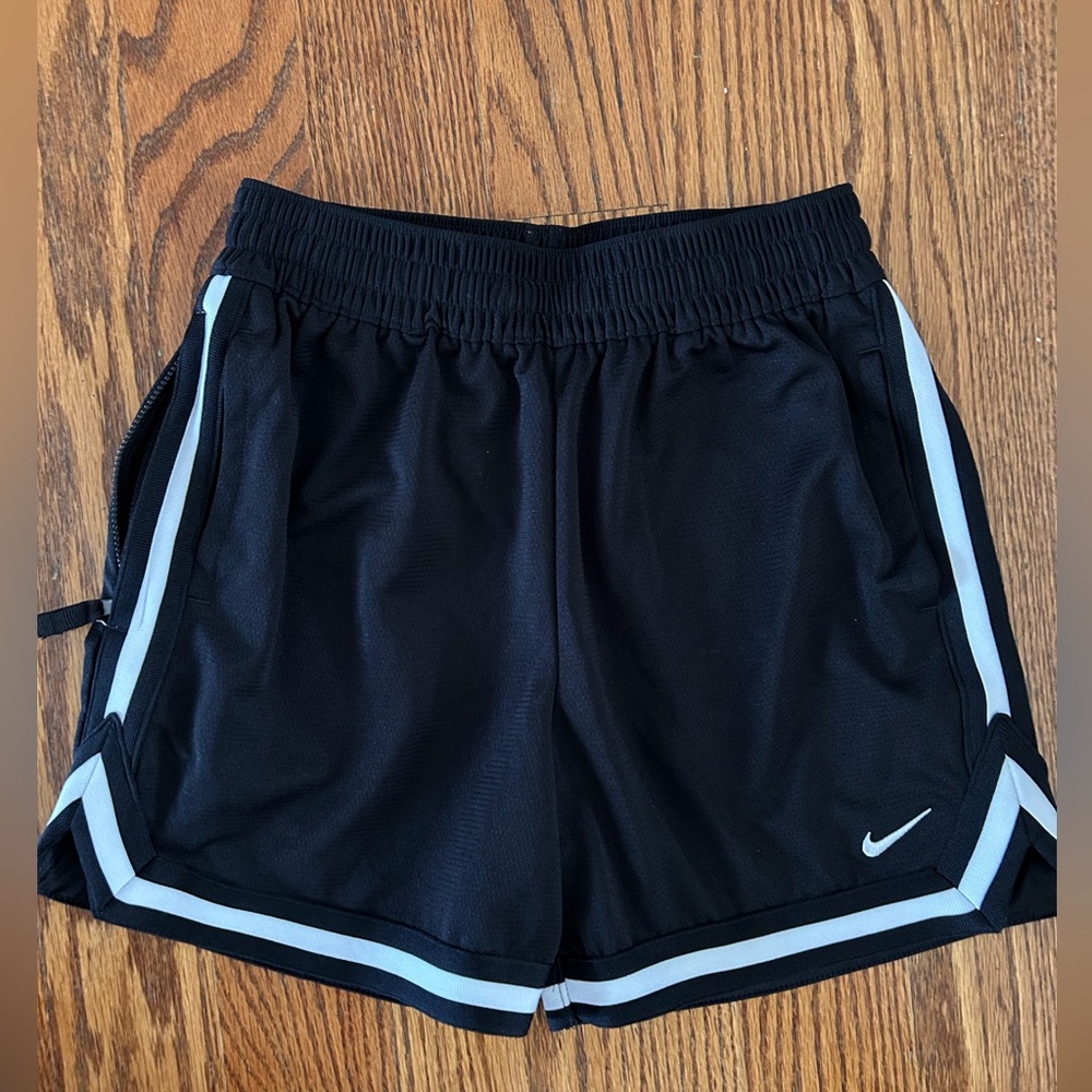 Nike shorts size medium boys